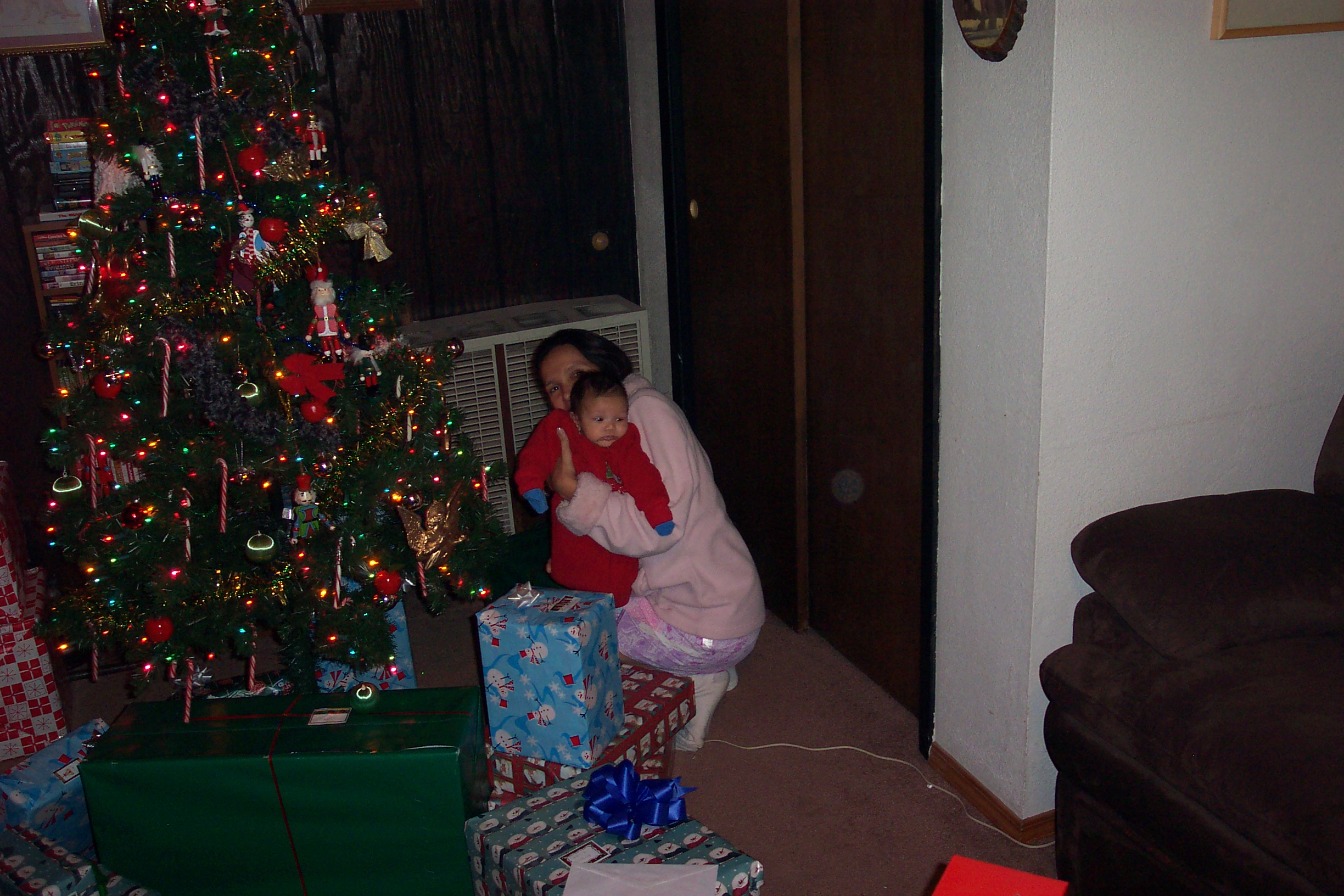 gloria-n-mikey-near-tree