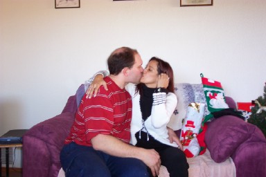 gloria&chris-kiss